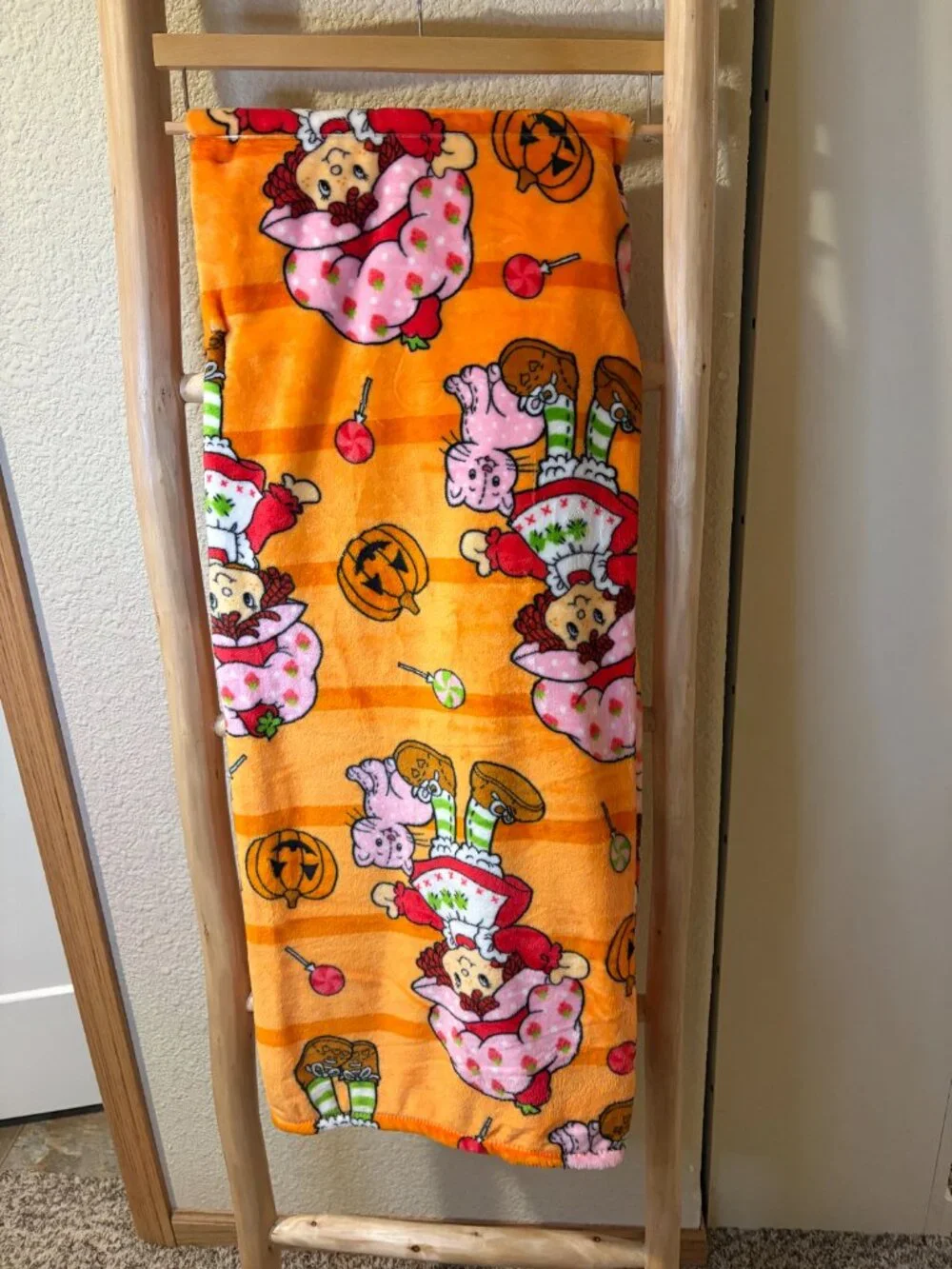 Strawberry Shortcake Halloween Plush Throw Blanket 50x70 Pumpkin NWT